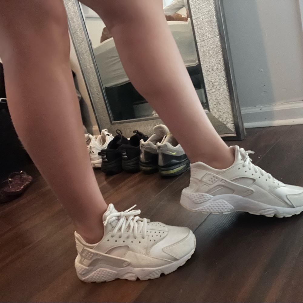 White Nike Huarache
